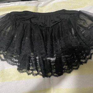 Black mini puff skirt